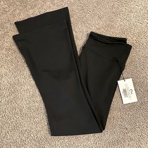 Zyia Black Flare LnT